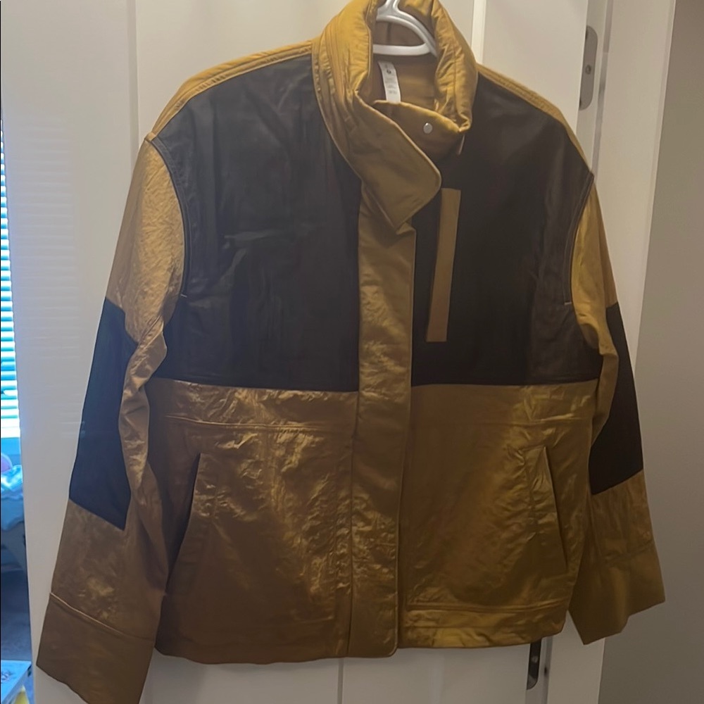 Lululemon Water-Repellent Mesh Jacket sz 6